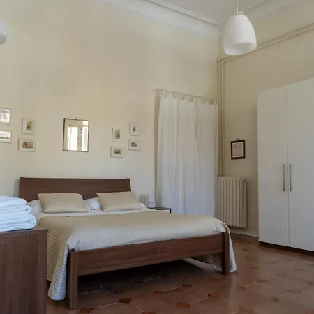 Via Veneto 5 * アラッシオ