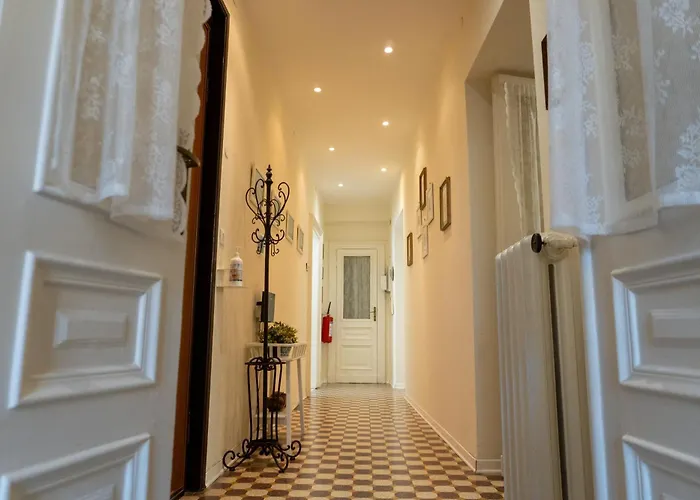 Via Veneto 5 *